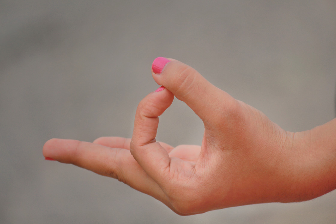 back mudra left hand finger arrangement