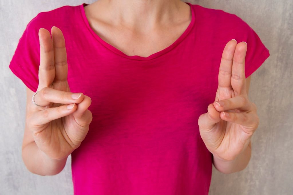 Prana Mudra: How to Do, Benefits, Side Effects & Precautions – Fitsri Yoga