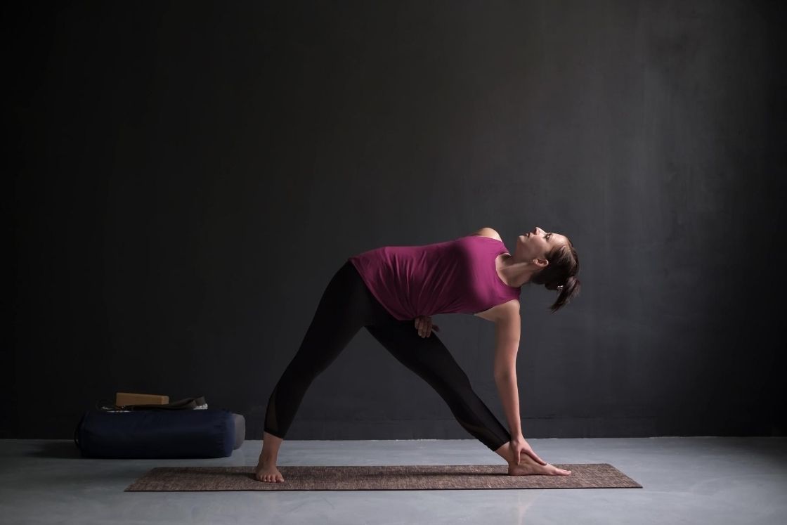 utthita trikonasana variation hand back