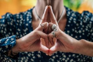 Kalesvara Mudra: Meaning, How to Do, Benefits