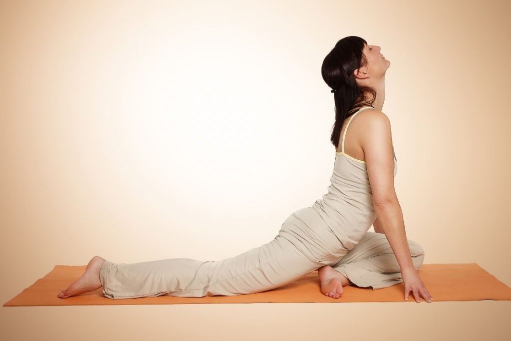 8 Yoga Poses for Gut Health [Yoga for Digestion] - The Healthy Maven