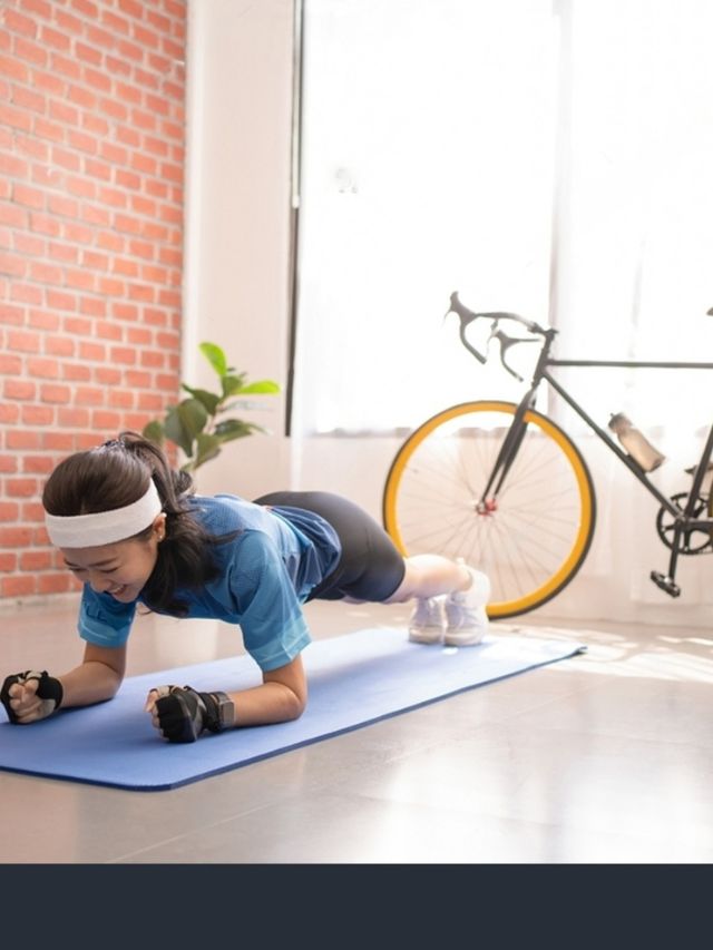 Group of Young Sporty People Doing Bicycle Crunches Exercise Stock Photo -  Image of lift, flat: 118225820