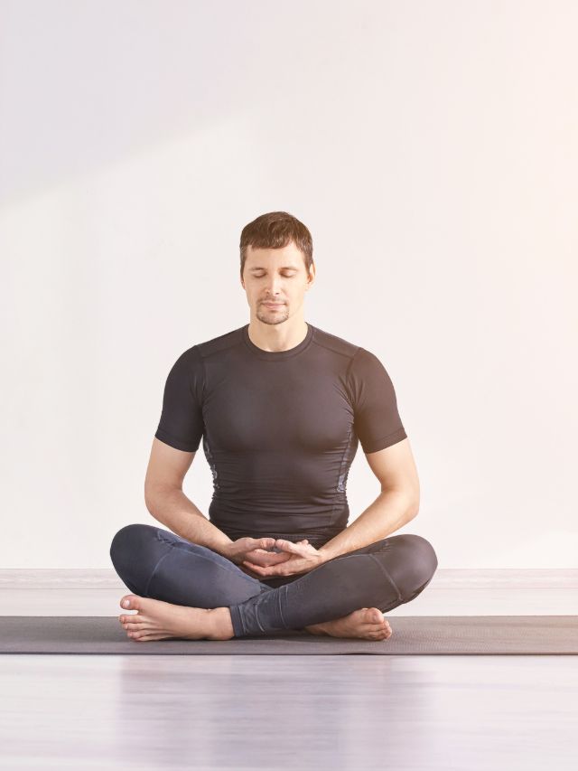 Crow Pose: Form, Benefits, Variations, and Common Mistakes